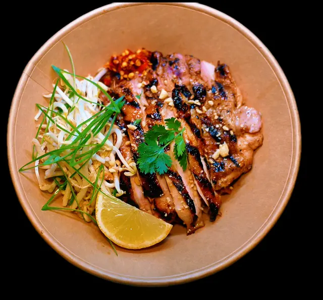 Two Sisters Pad Thai first-party photograph